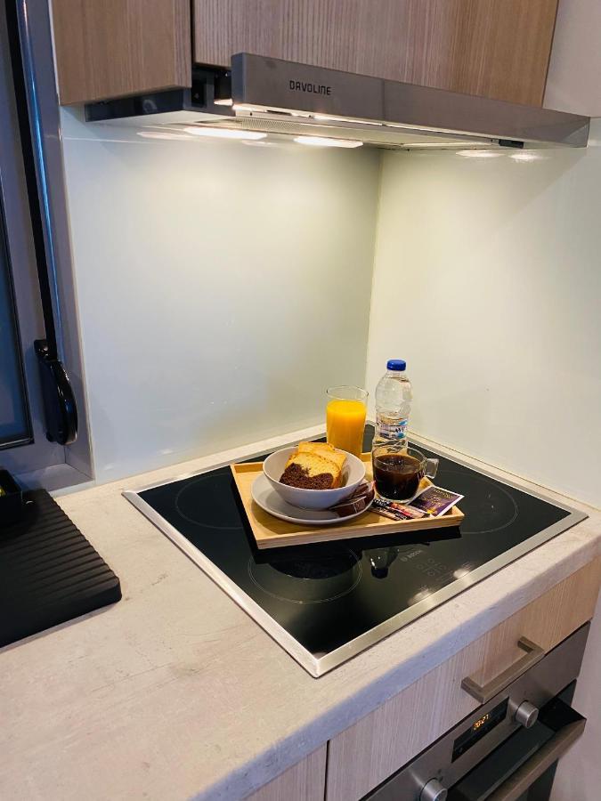 New 2Bd Aprt With Shared Rooftop Pool E2 เอเธนส์ ภายนอก รูปภาพ