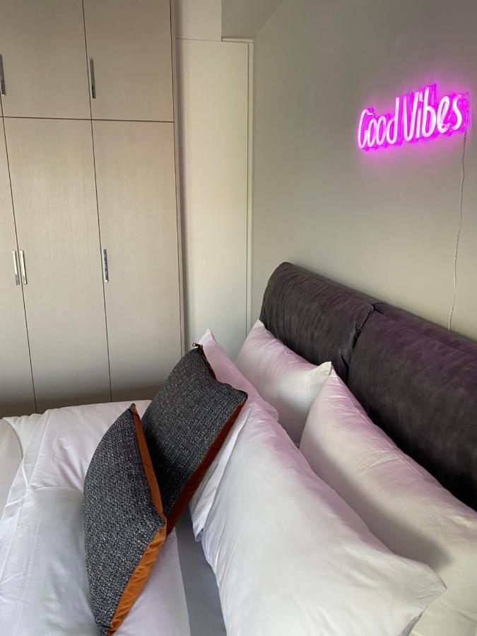 New 2Bd Aprt With Shared Rooftop Pool E2 เอเธนส์ ภายนอก รูปภาพ