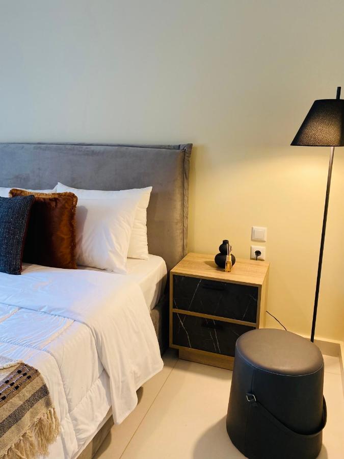 New 2Bd Aprt With Shared Rooftop Pool E2 เอเธนส์ ภายนอก รูปภาพ
