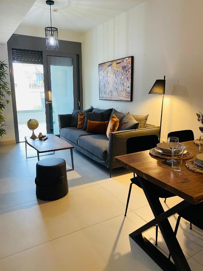New 2Bd Aprt With Shared Rooftop Pool E2 เอเธนส์ ภายนอก รูปภาพ